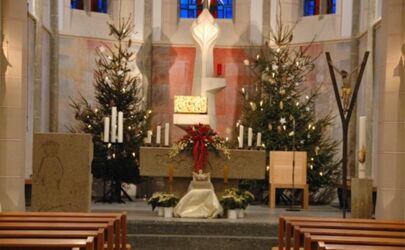 Gestaltung der Wände im Altarraum